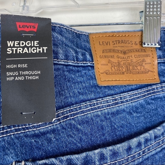 Levi’s Wedgie Straight Jeans - Picture 10 of 13